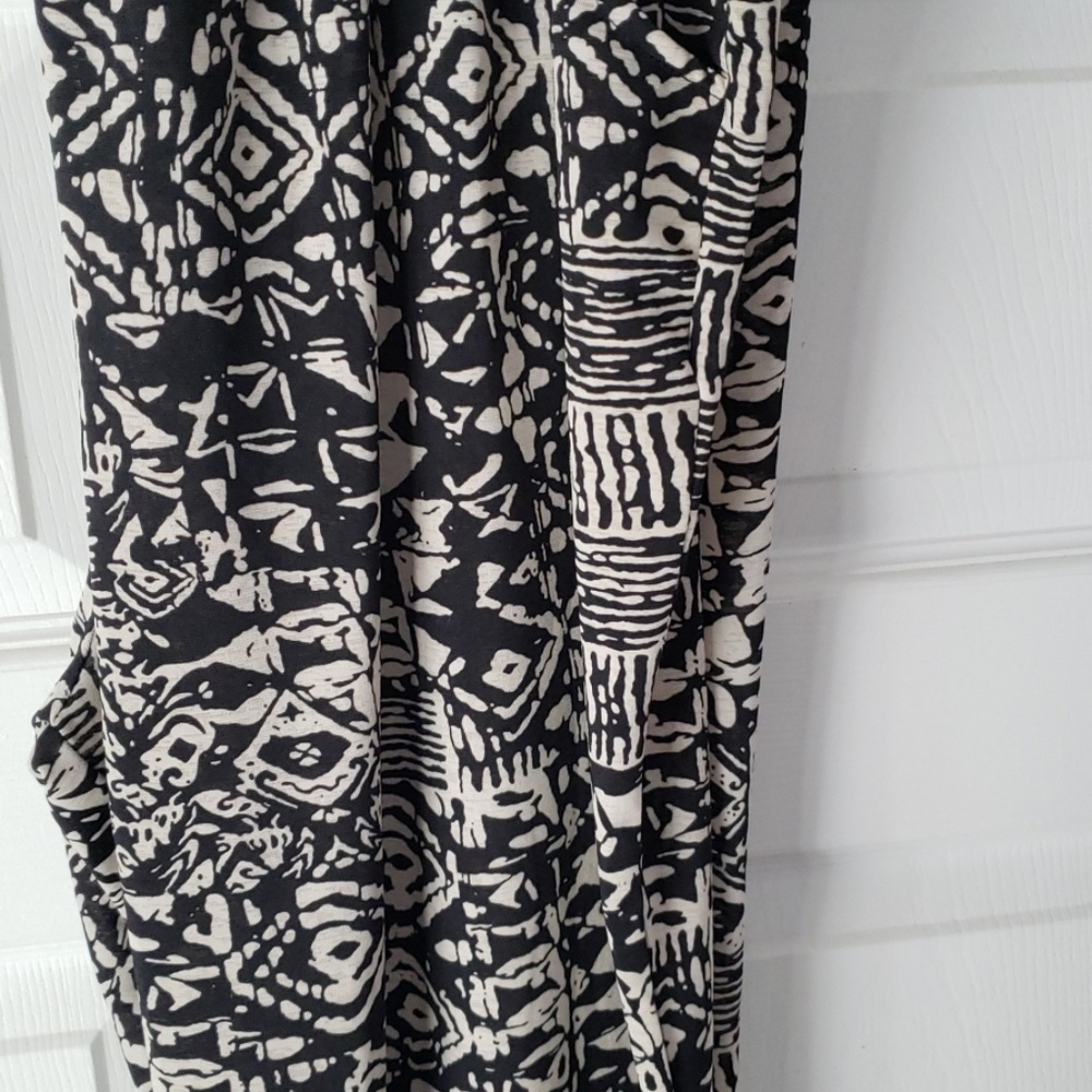 soft pull over pants in a black and white print - Picture 4 of 5